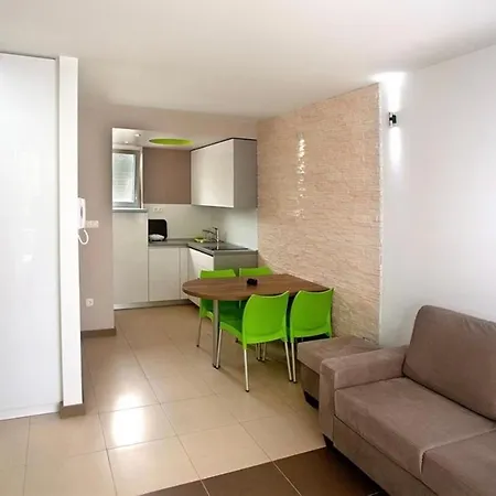 Daska Apartment *