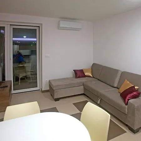 Daska Apartment Njivice