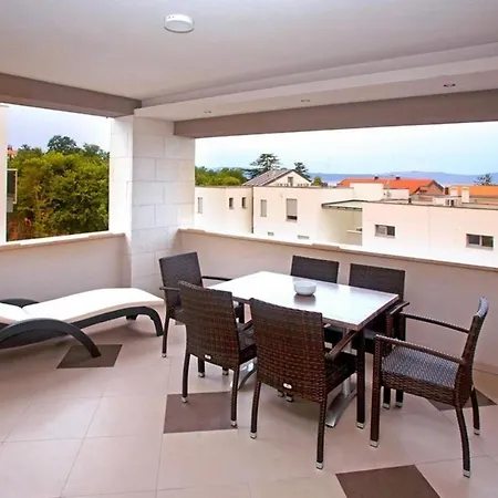 Daska Apartment *
