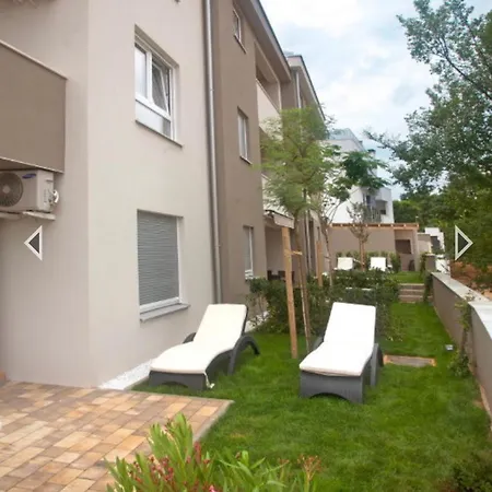 Daska Apartment *