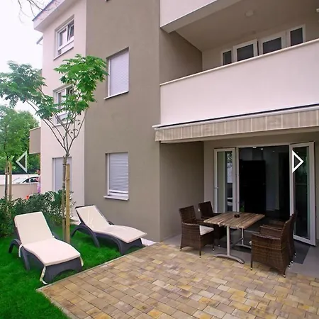 Daska Apartment *